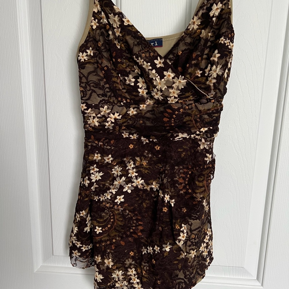 ☀️ Stunning top - brown with flowers